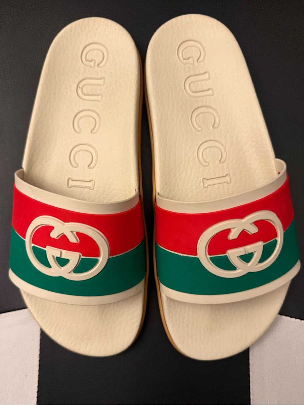 Gucci GG Interlocking Slides - Picture 3 of 6